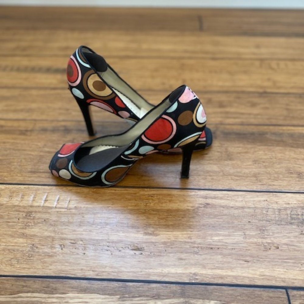 Polka dot high heel shoe